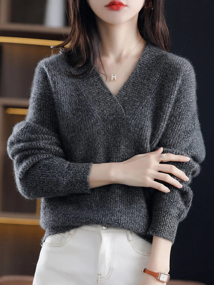 Maurine | Minimalist V-Neck Sweater