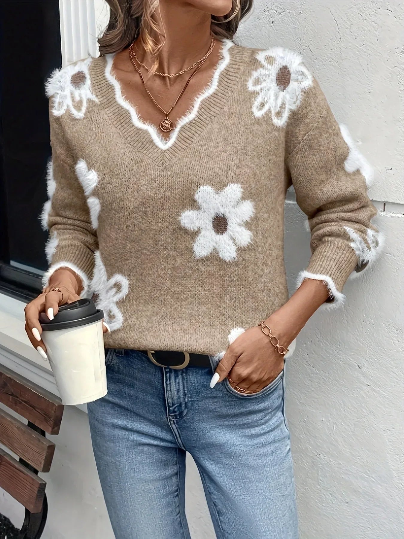 Vennice | Cozy Blossom Sweater